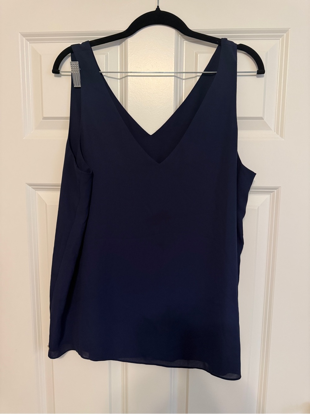 Lilly Pulitzer Women's V-Neck Navy straight hem top